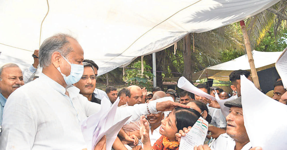 MAN OF MASSES, GEHLOT BUILDS A ‘CONNECT’ WITH PEOPLE IN HOMETOWN!